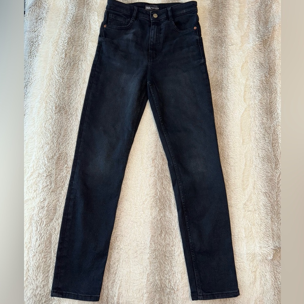 Zara Women’s Black High-Rise Jeans